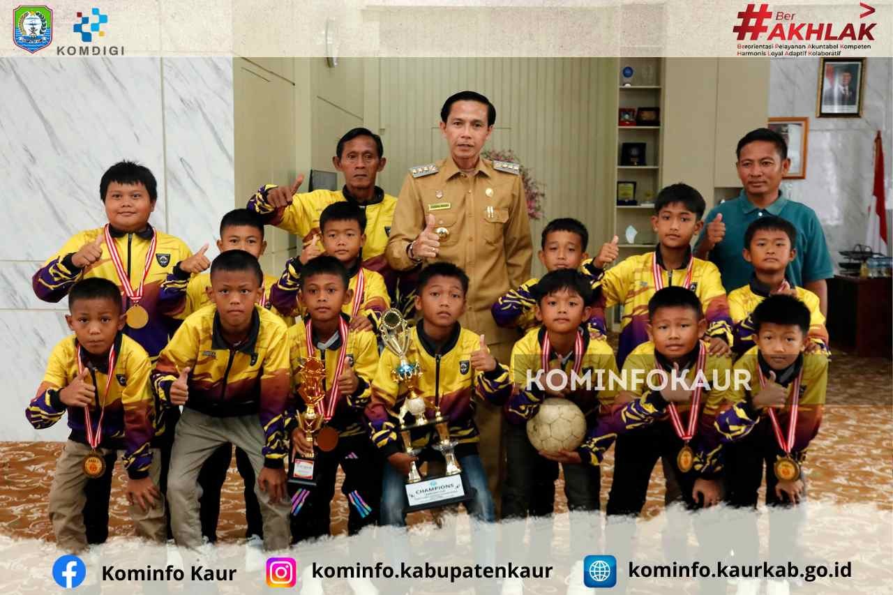 Wakili Kaur di Ajang Nasional, Bupati  Lepas SSB Selika Raya ke MILO National Championship 2026 U-9