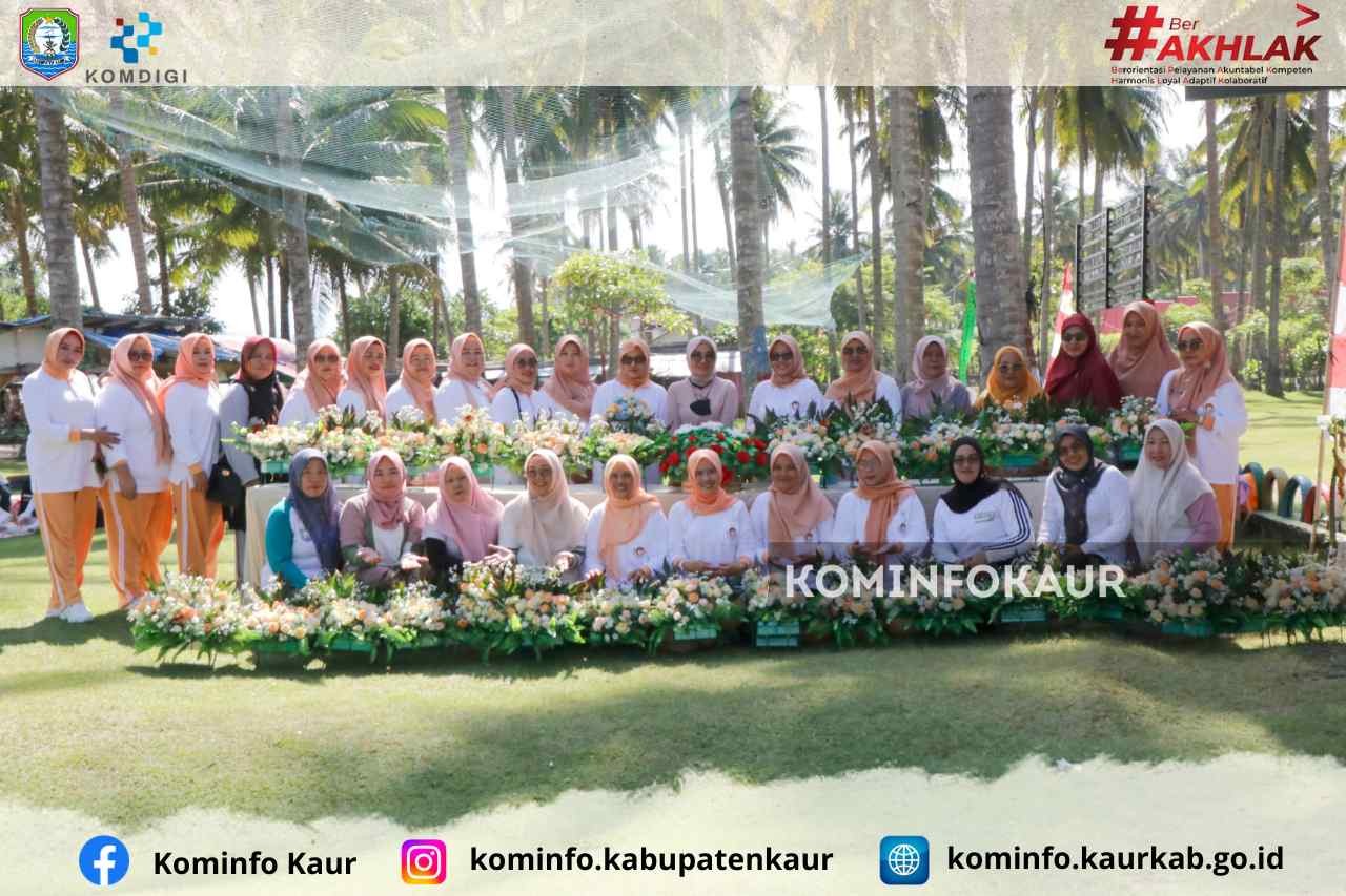 DWP Kaur Gelar Senam Bersama dan Pelatihan Merangkai Bunga