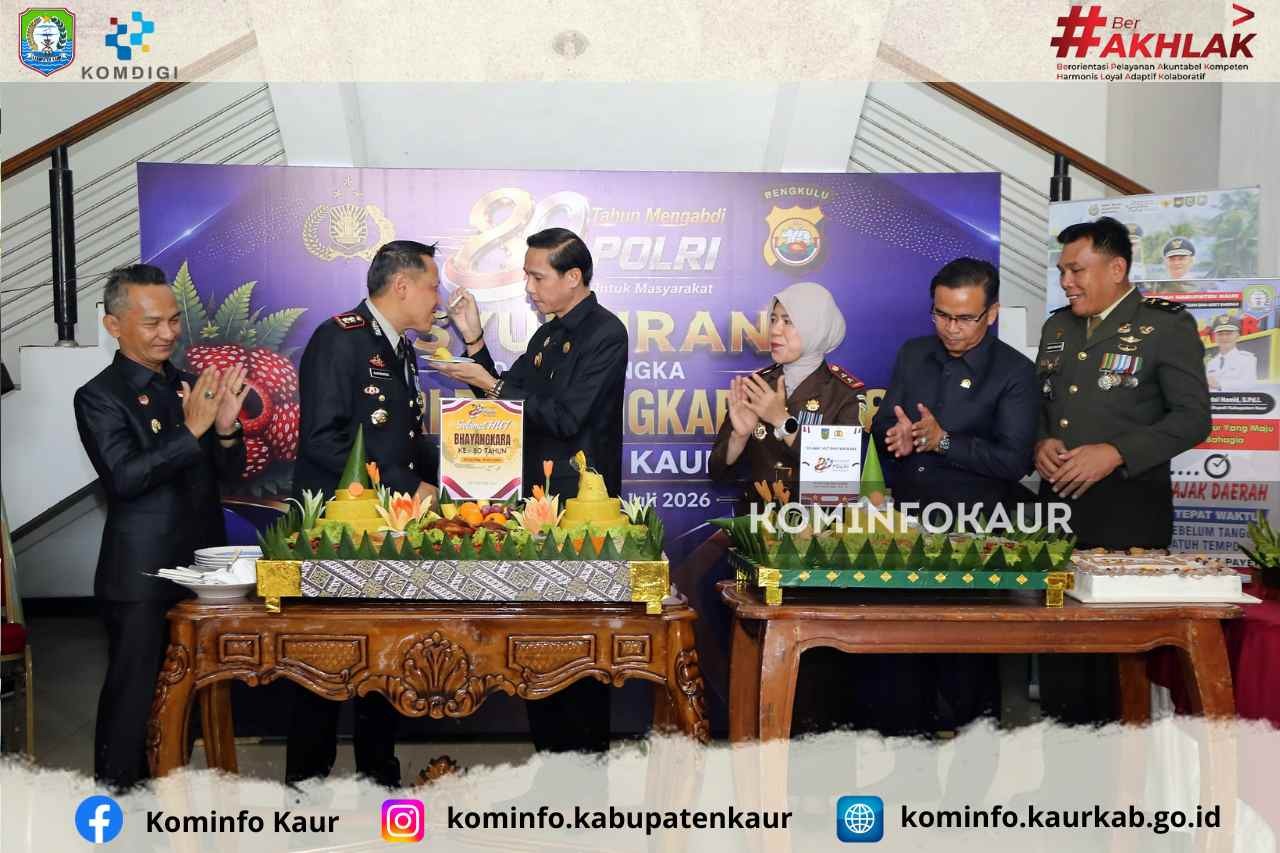 Sebagai Wujud Sinergi, Bupati Kaur Potong Tumpeng HUT Bhayangkara ke-80 