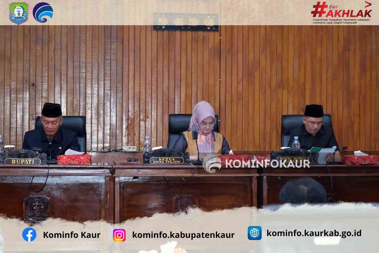Bupati Lismidianto Sampaikan Jawaban Eksekutif Atas Dua Raperda 