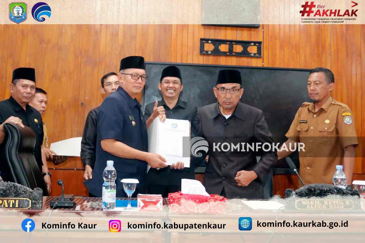 Rapat Paripurna, Bupati  dan DPRD Tandatangani Nota Kesepakatan KUA PPAS APBD P Kabupaten Kaur 2024