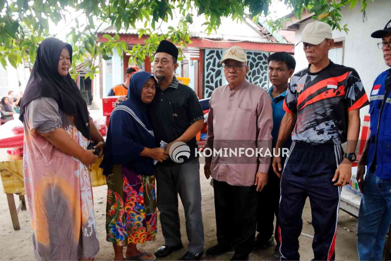 Gercep, Pemda Kaur Serahkan Bantuan Kepada Korban Kebakaran 