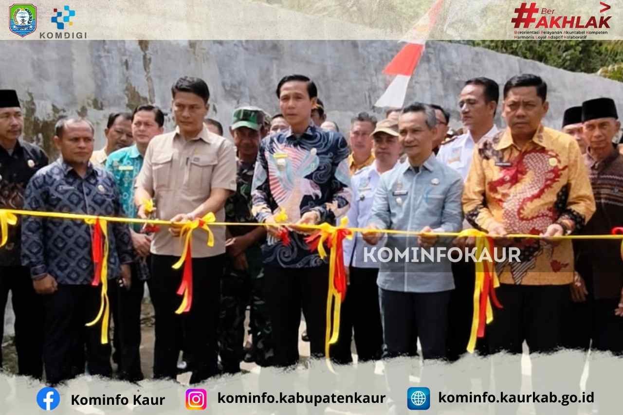 Bupati Gusril Pausi Resmikan Jembatan Gantung Tangga Manik, Akses Warga Kian Lancar