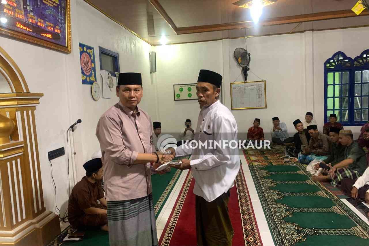 Safari Ramadan di desa Tanjung Ganti Maje, Sekda Berikan Tali Asih