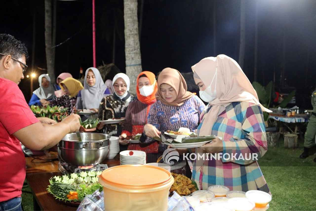 Jamu Makan Malam Tim Penggerak PKK Provinsi di Pantai Pengubaian 