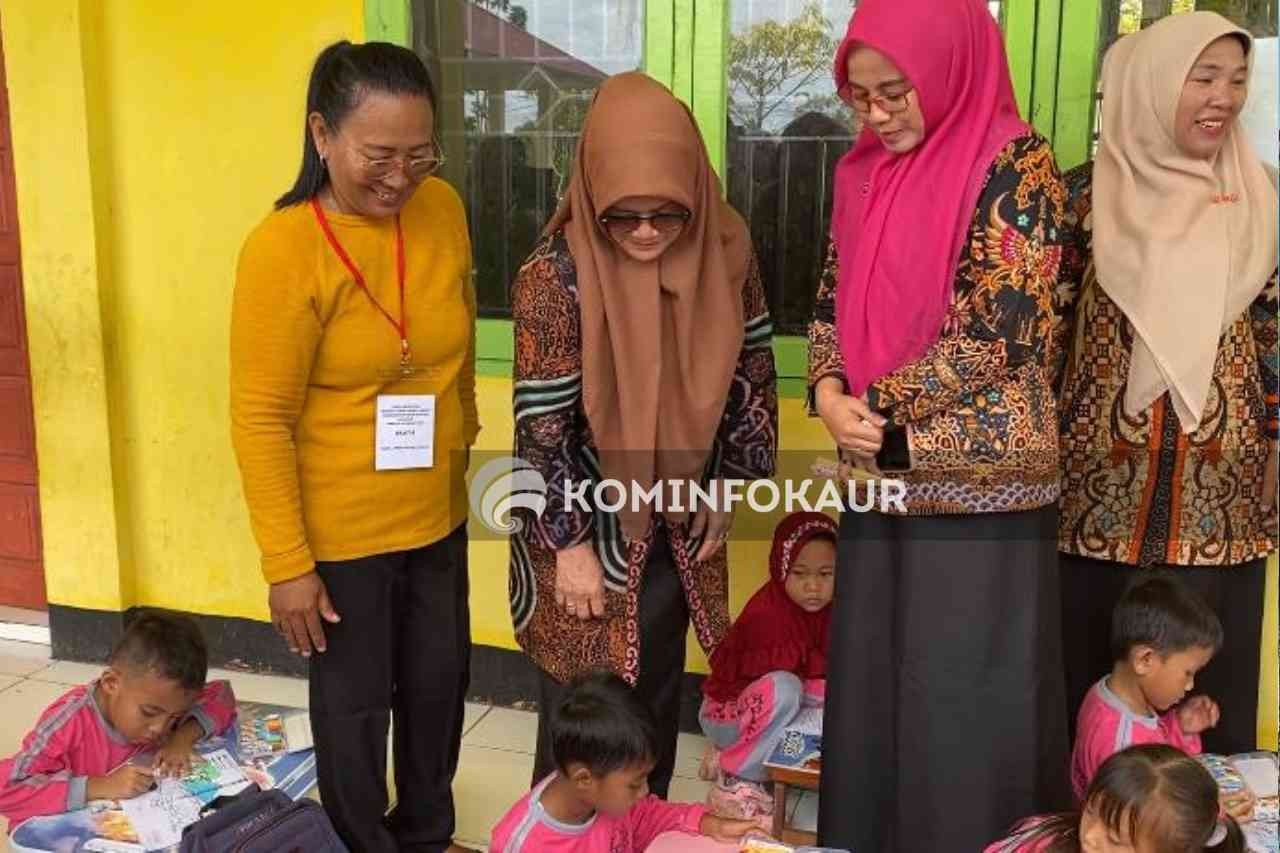 Bunda PAUD Apresiasi Lomba Mewarnai Gambar Yang Digelar KKKS 