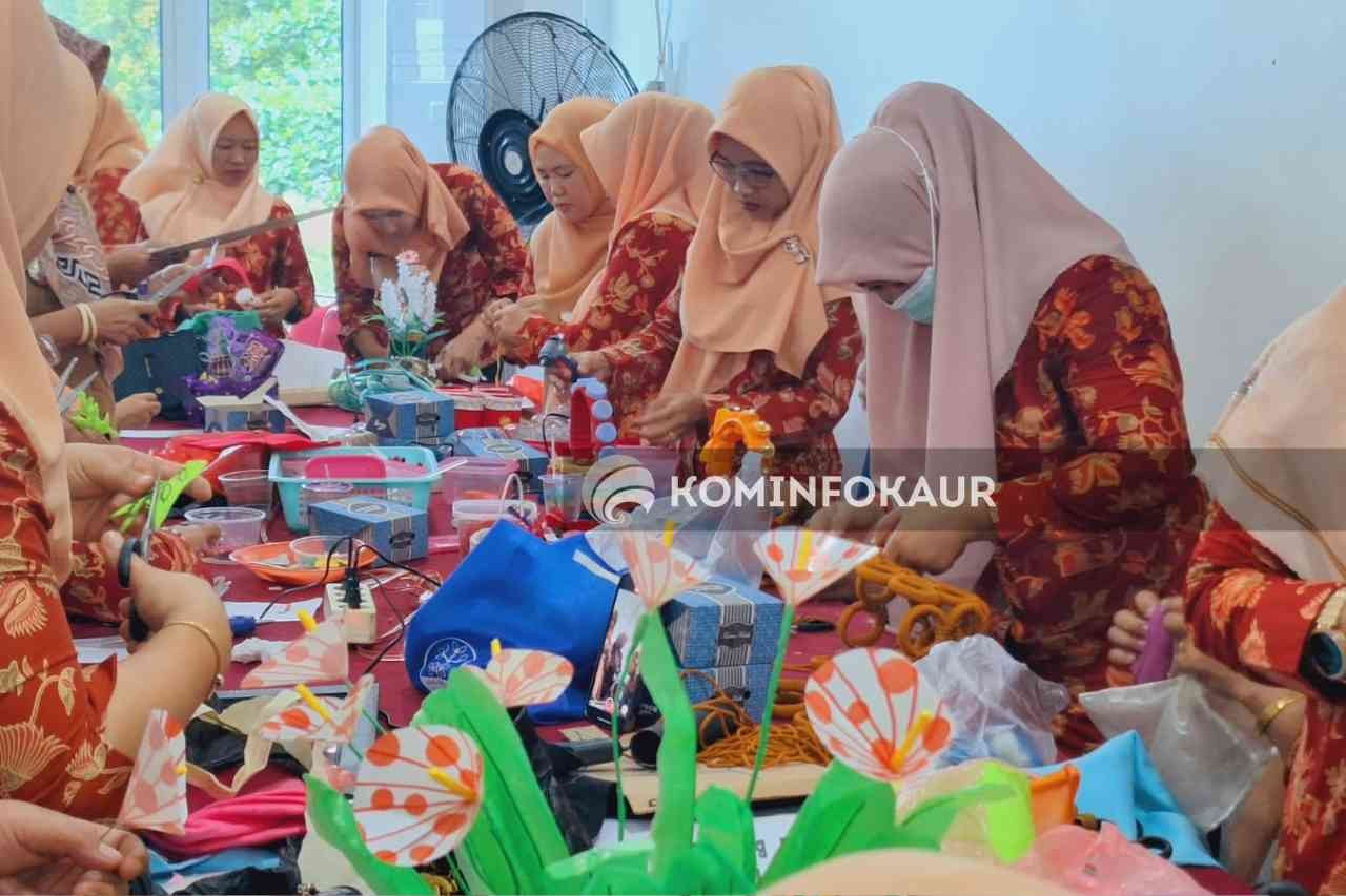 Sulap Sampah Anorganik Jadi Aneka Kerajinan 