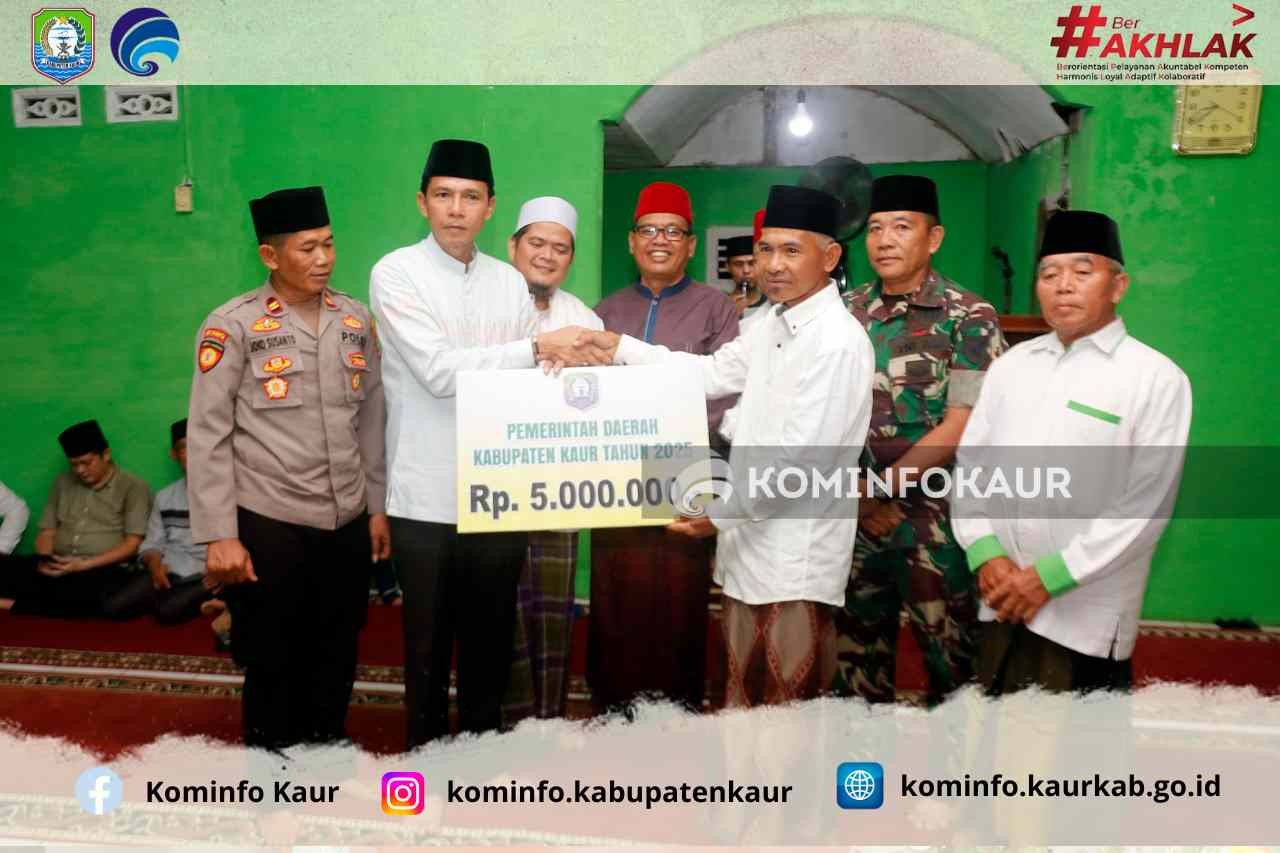 Silaturahmi Dengan Warga Desa Padang Jati, Bupati Dicurhati Jalan dan Jembatan Gantung