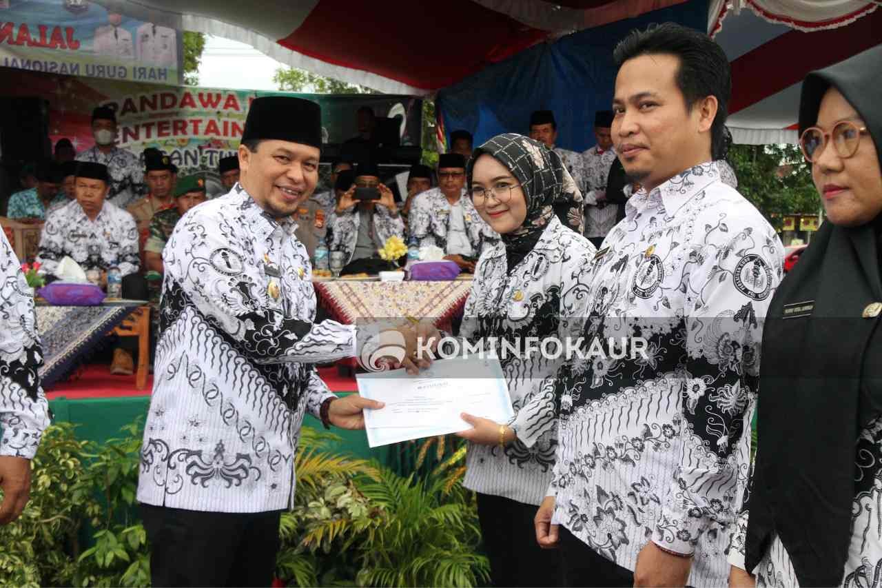 Upacara HGN dan HUT Ke-77 PGRI, Wabup Sampaikan Pesan Mendikbudristek