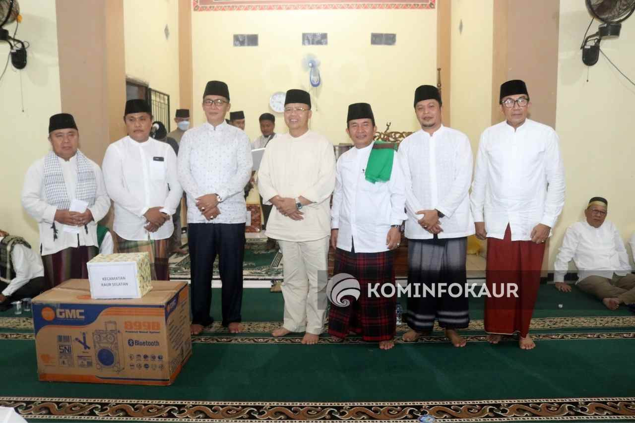 Perdana, Gubernur dan Bupati Safari Ramahdan di Masjid Nurul Iman