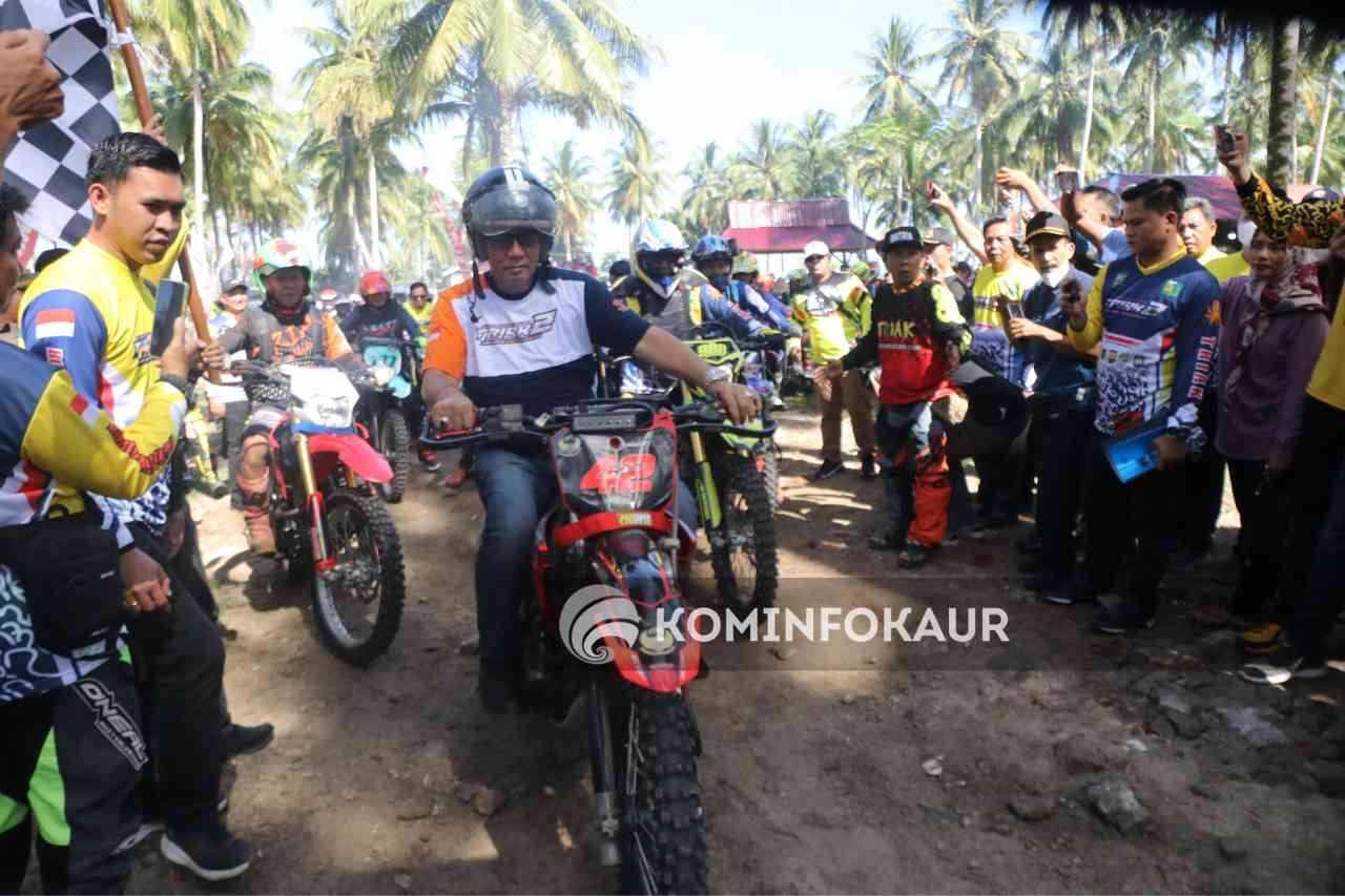 Lepas 800 Rider, Bupati Ikut Kendarai Motor Trail