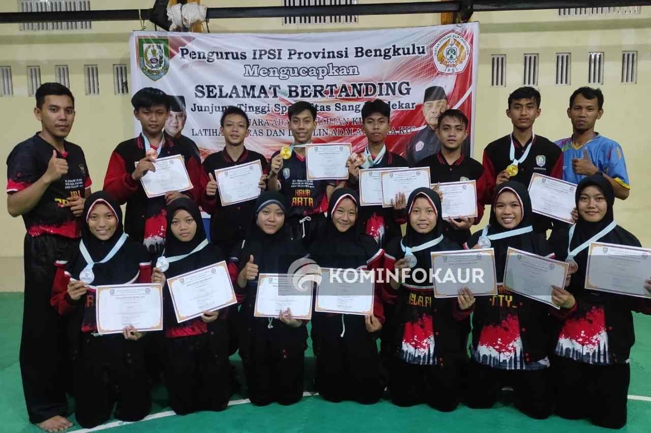 Cabor Pencak Silat Sumbang 10 Medali