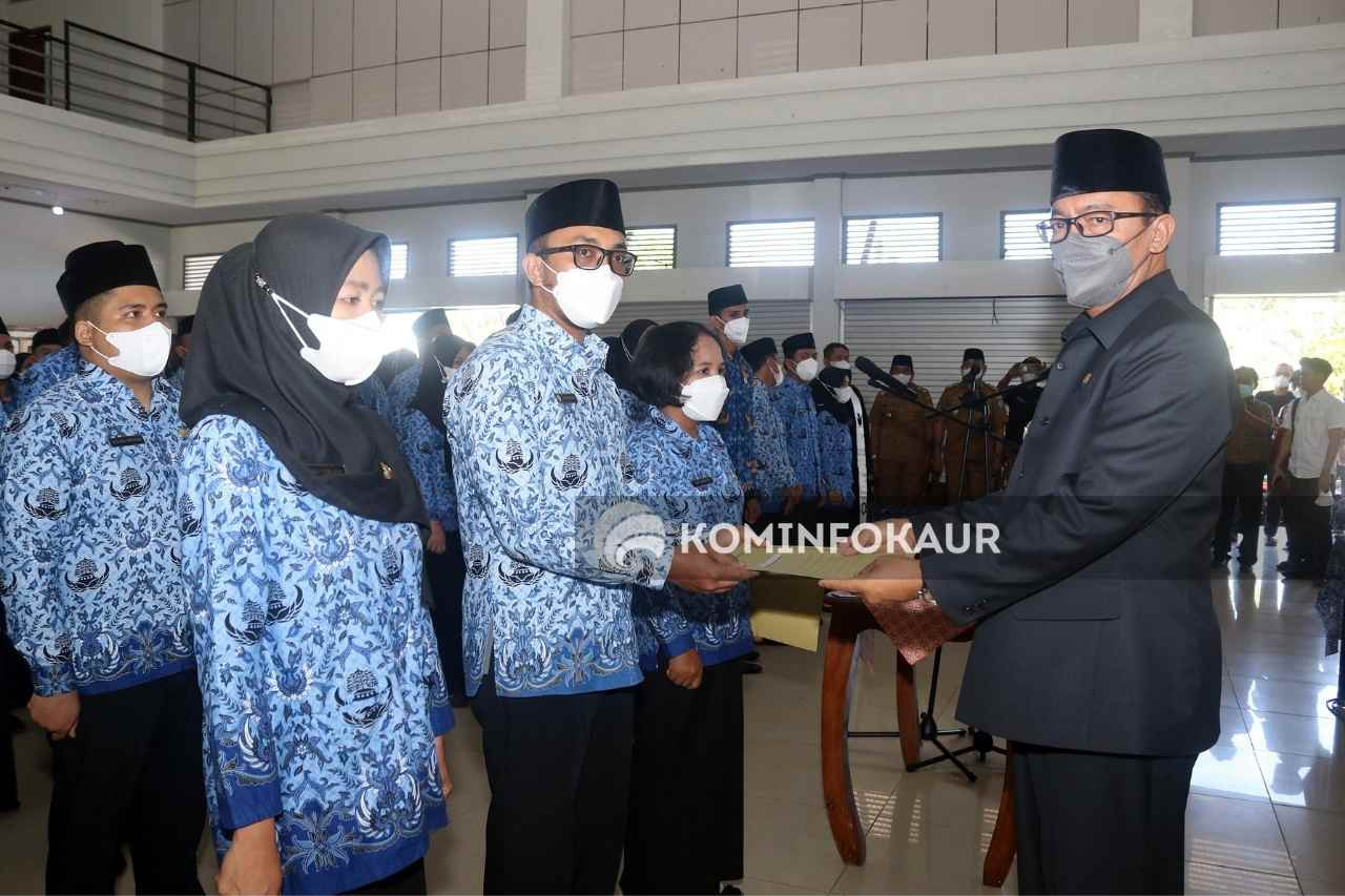 Lantik dan Ambil Sumpah 102 PNS, Bupati Minta Tingkatkan Kedisiplinan