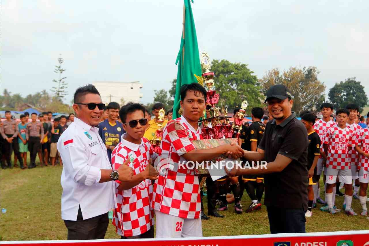 PSHW Desa Sekunyit Jadi Jawara Turnamen Sepak Bola Antar Desa APDESI CUP 2023 