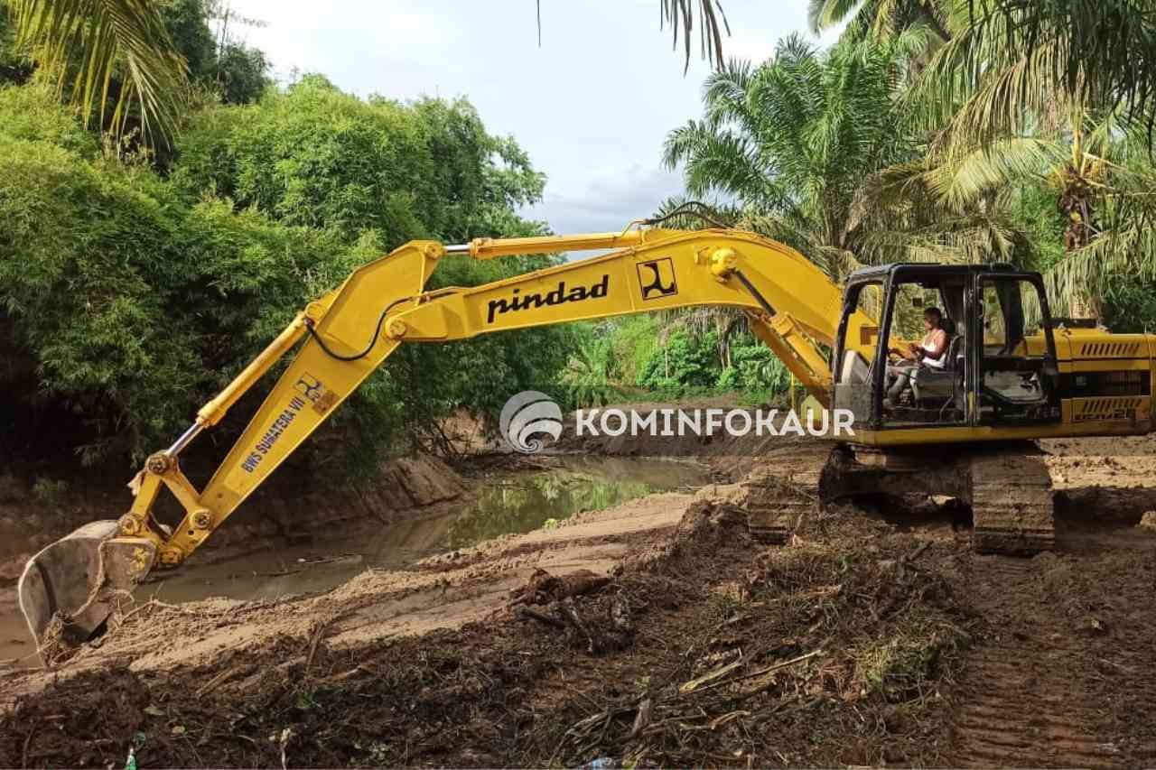 Alur Sungai Air Bintuhan Dikeruk