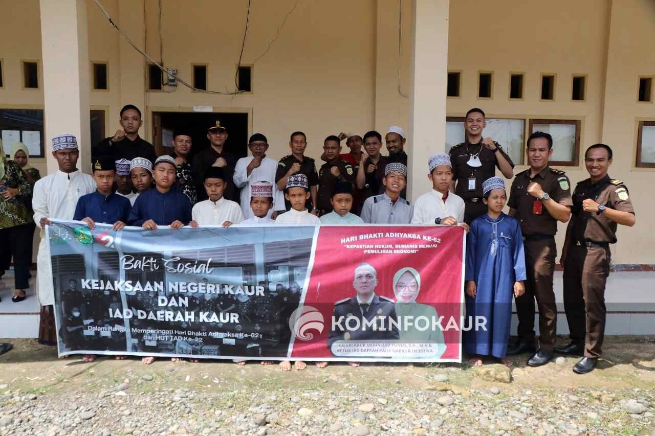 HBA Ke-62 dan HUT Ke – 22 IAD, Kejari Kaur Kunjungi Pondok Pesantren Daarul Mukhlisin