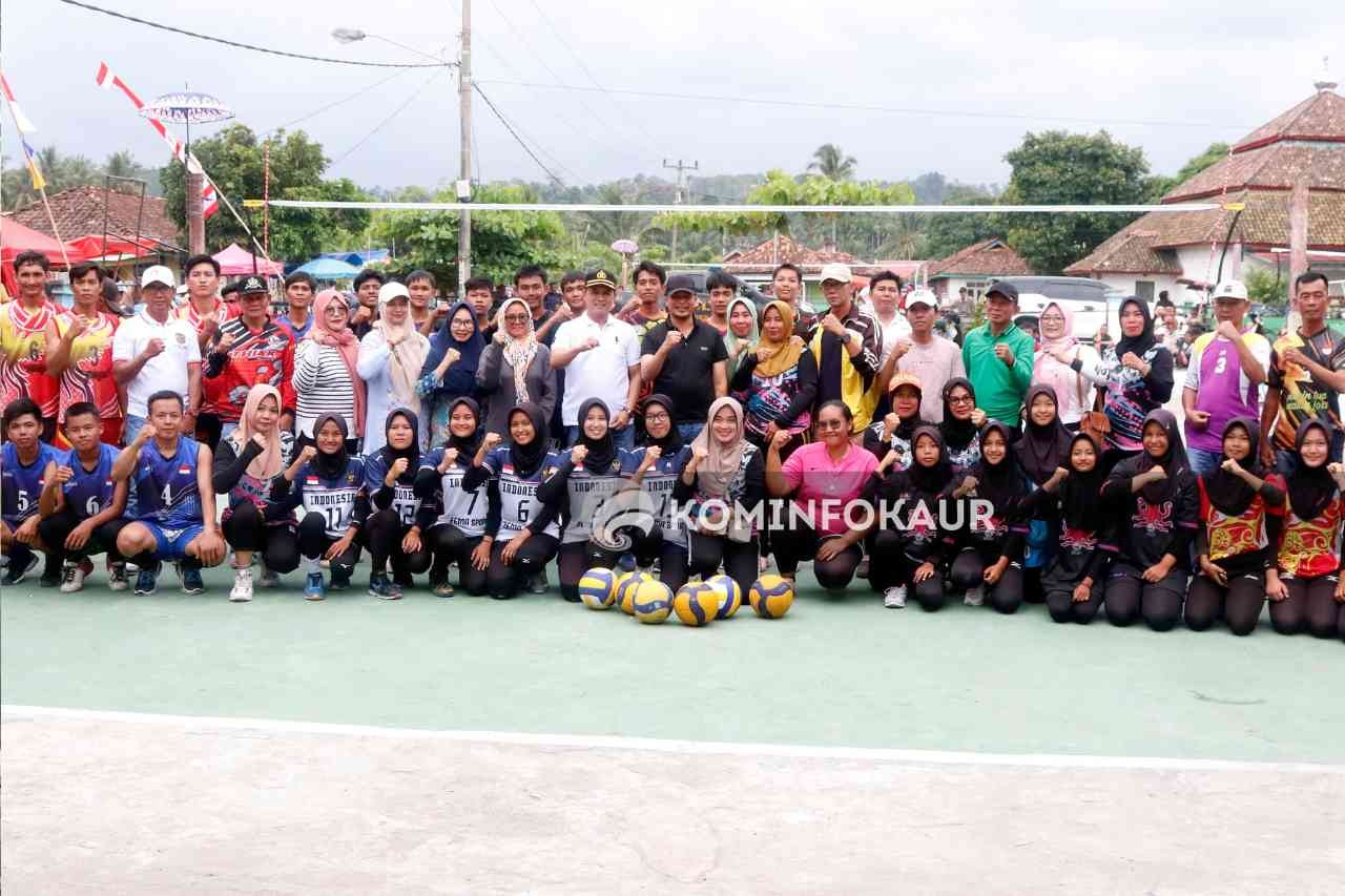 Pukulan Bola Pertama Plt Bupati Buka Turnamen Bola Voli Liga Kaur Putaran Ke II 