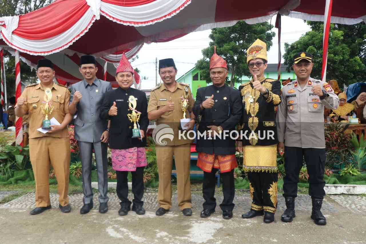 Upacara HAB Ke-77, Asisten I dan Jajaran Kemenag Pakai Baju Adat