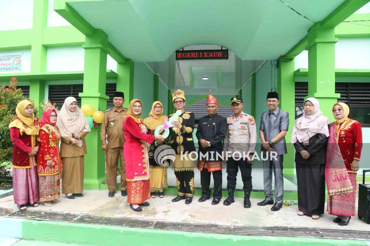 Miliki Ruang Belajar Baru, Kepsek MIN 1 Kaur Bayar Nazar Potong Kambing 