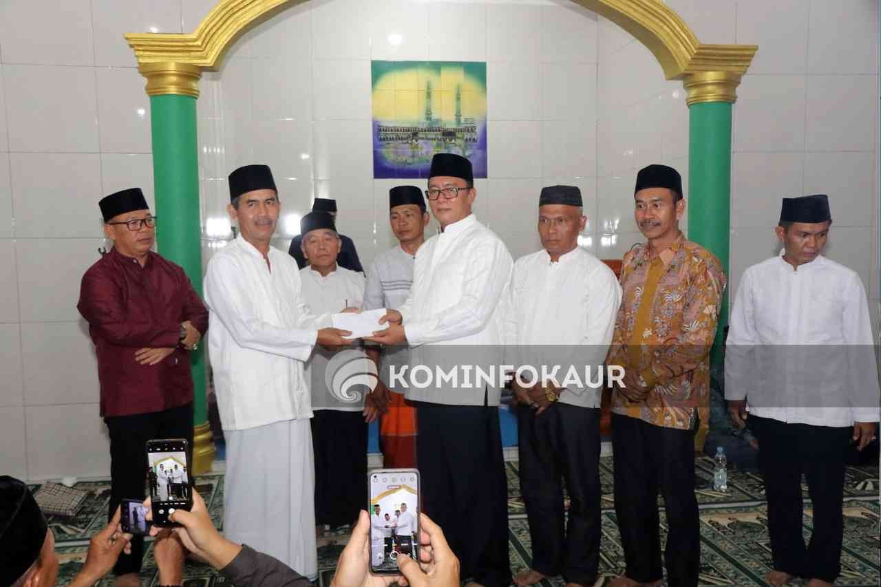 Bupati Kaur Tutup Rangkaian Safari Ramadan di Masjid As-Sholihin
