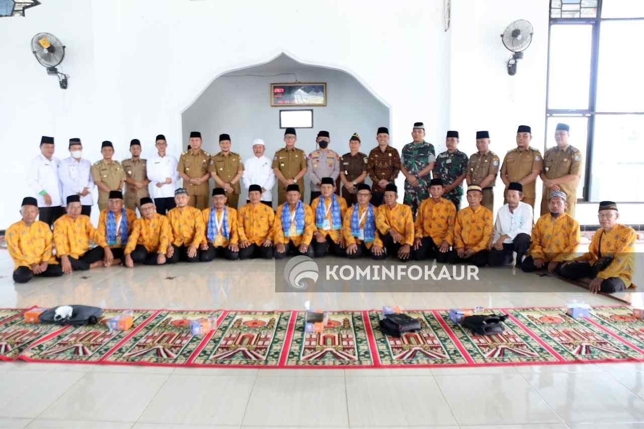 Bupati Kaur Lepas 49 Jamaah Calon Haji