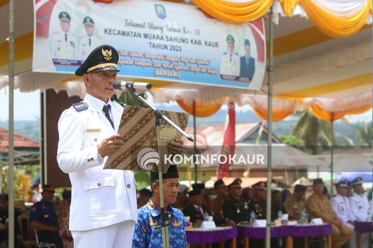 Dihadiri Bupati Kaur, Upacara HUT Ke-18 Kecamatan Muara Sahung Khidmat