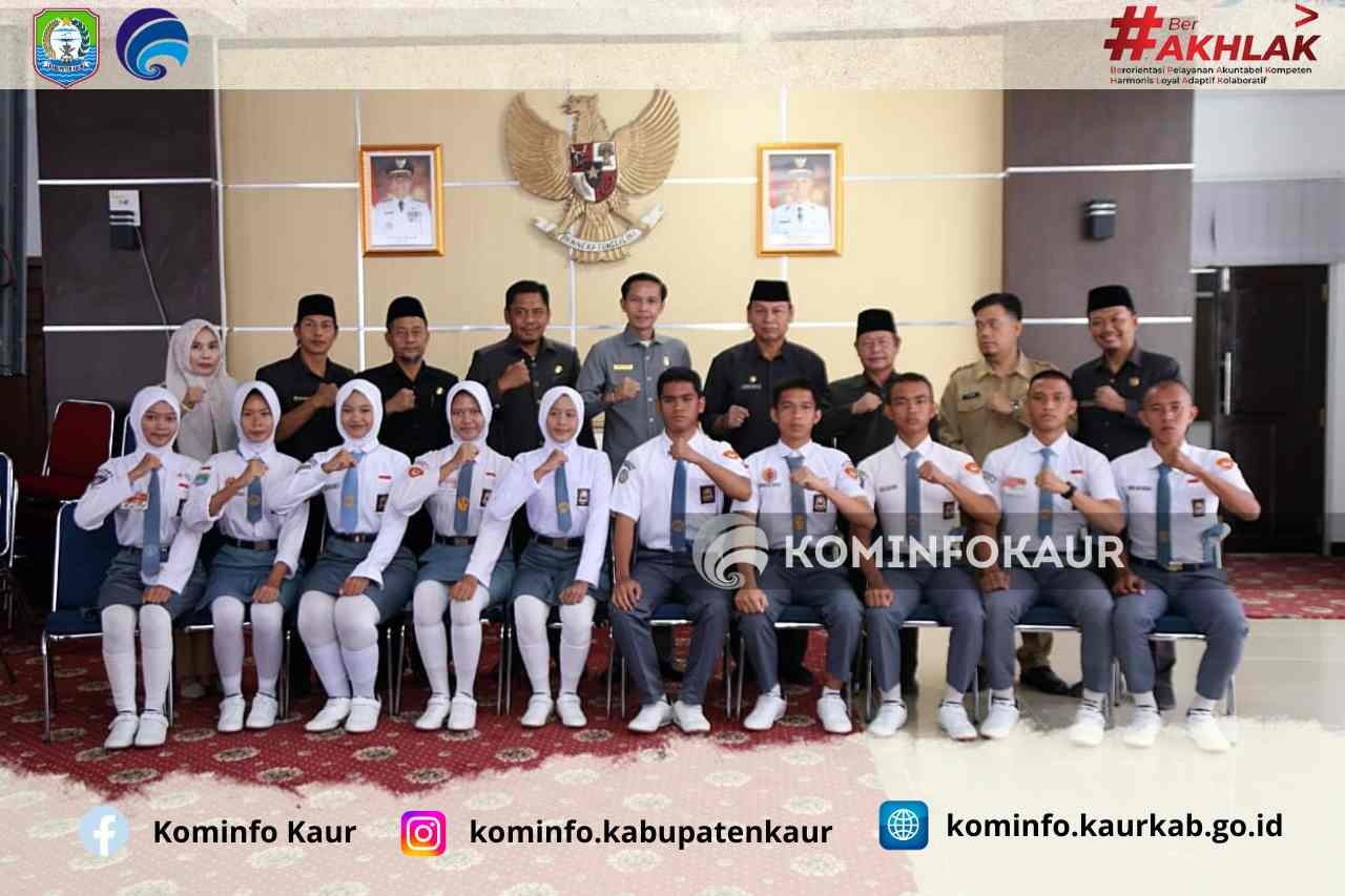 Dilepas Bupati , 10 Pelajar Kaur Ikuti Seleksi Paskibraka Tingkat Provinsi Bengkulu