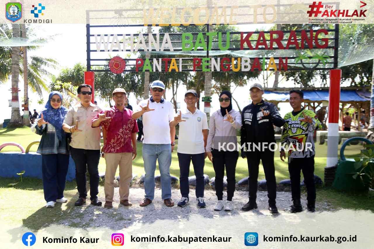 Wabup Lahat Kagumi Pesona Wahana Batu Karang Pantai Pengubaian, Sebut Wisata Kaur Luar Biasa