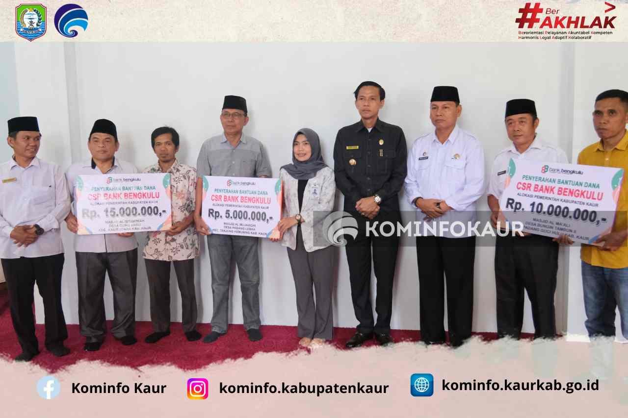 Diserahkan Bupati Kaur, Lima Masjid Terima CSR Bank Bengkulu 