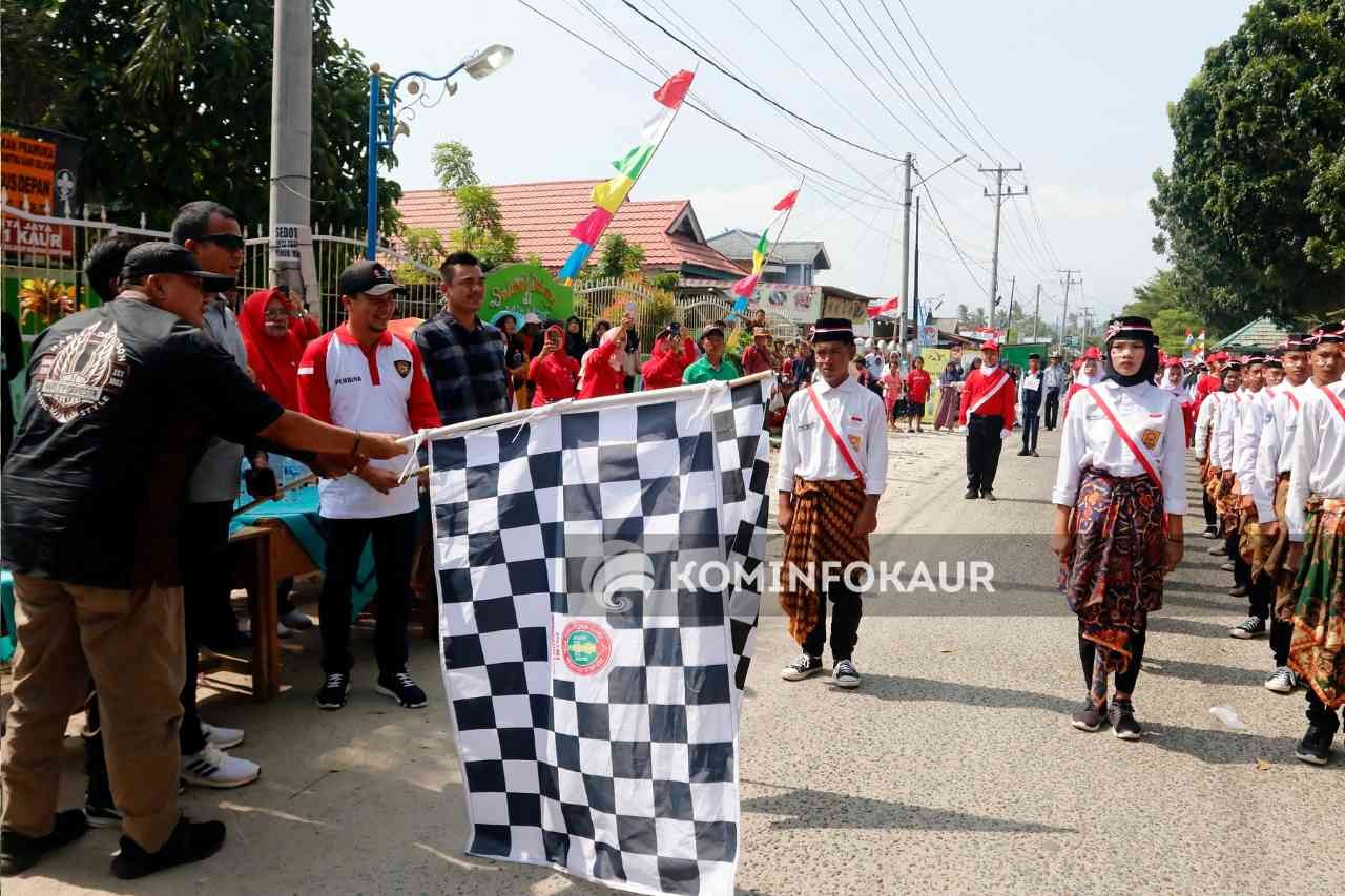 33 Regu Ramaikan Lomba Gerak Jalan Indah 