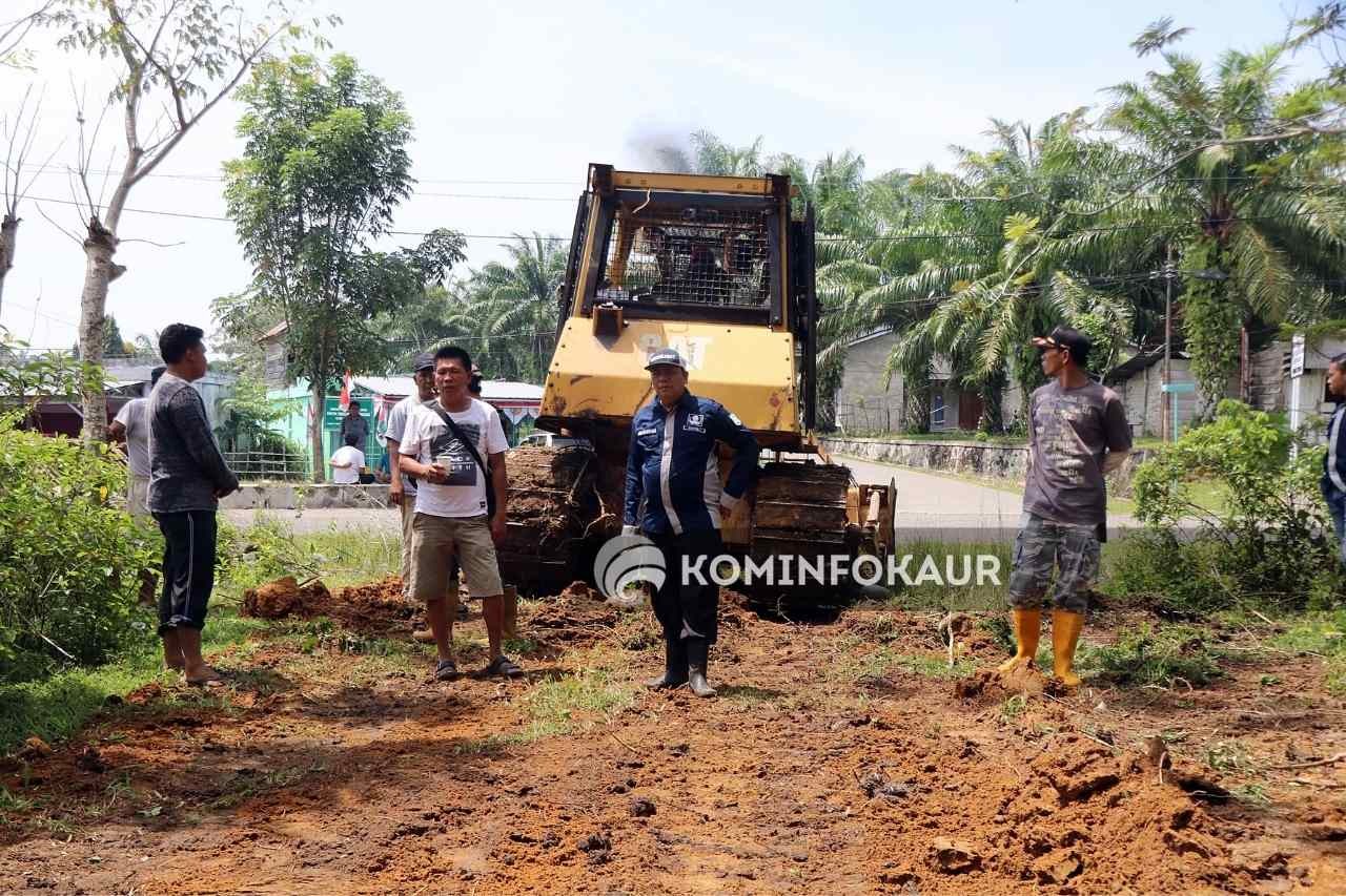 Permudah Akses, Badan Jalan Lingkungan Padang Kempas Dibuka