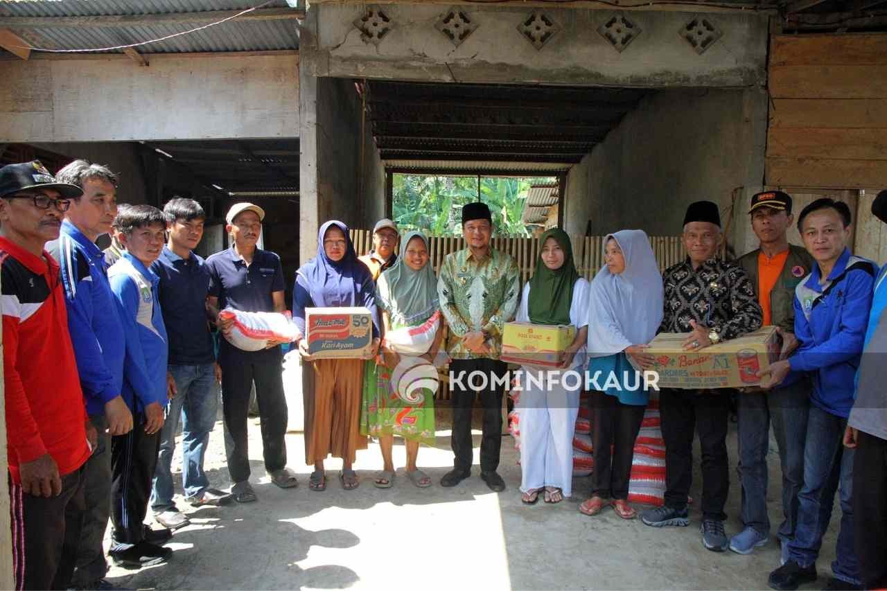 Serahkan Bantuan Korban Banjir, Wabup : Kita Telusuri Penyebabnya