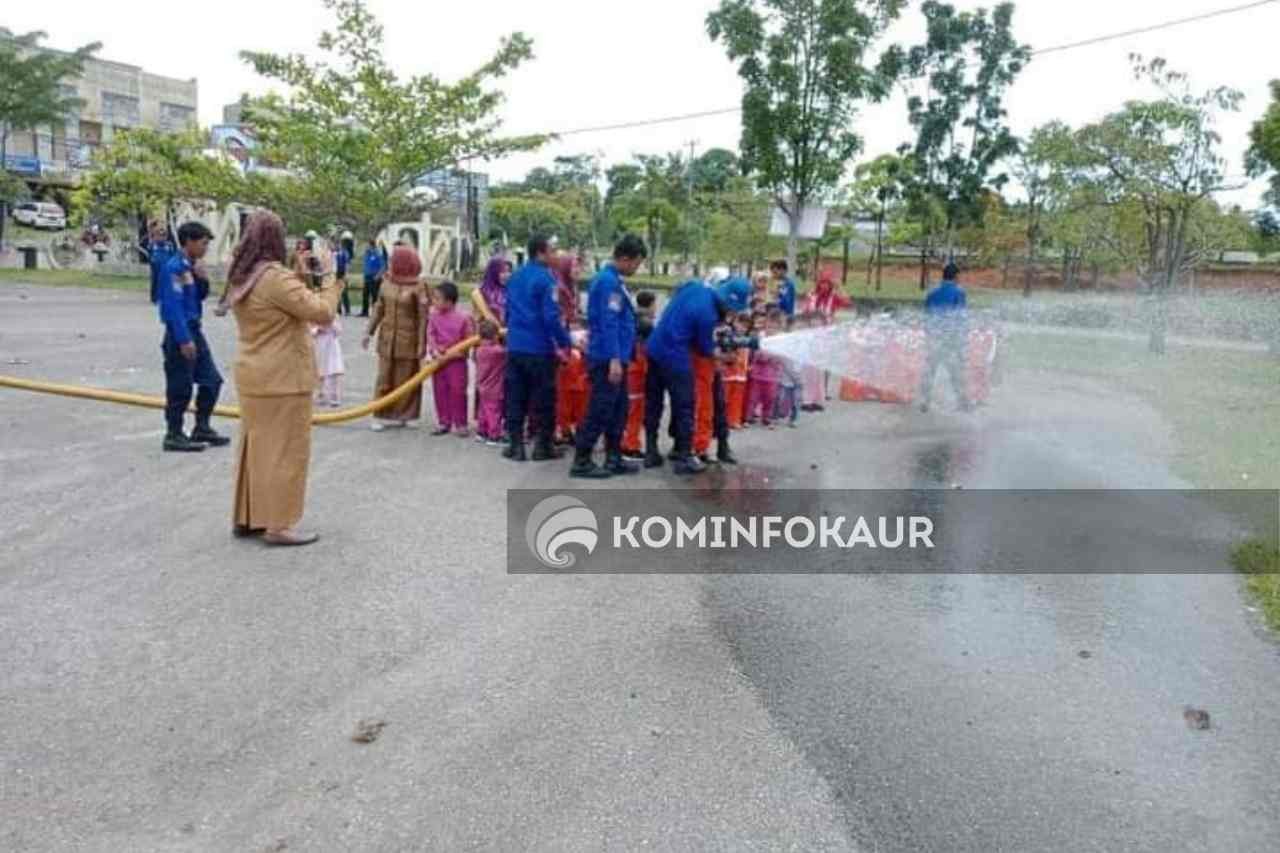 Siswa PAUD Belajar Jadi Petugas Damkar