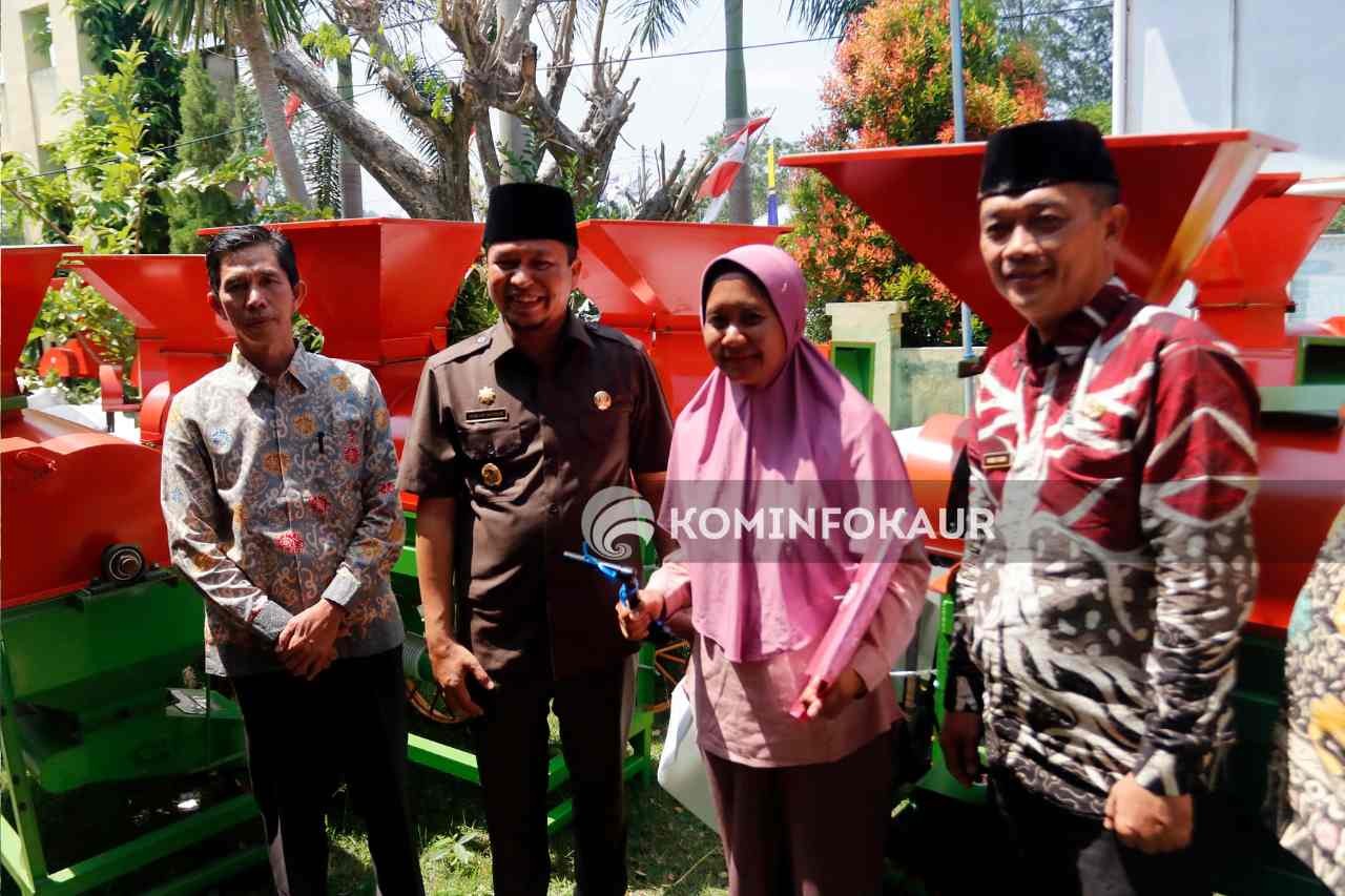 633 Unit Alsintan Dibagikan