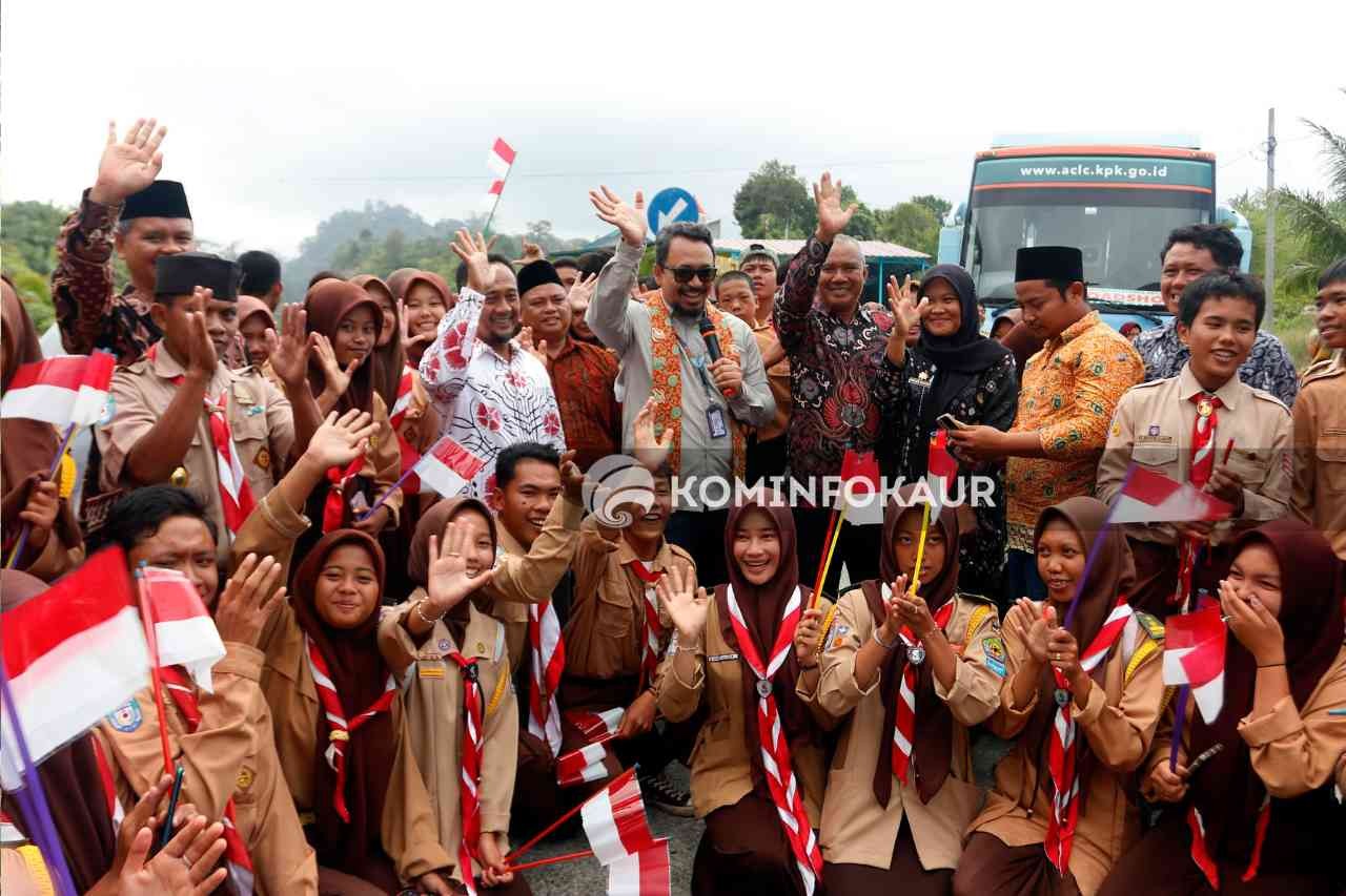 Sekapur Sirih Sambut Roadshow Bus KPK