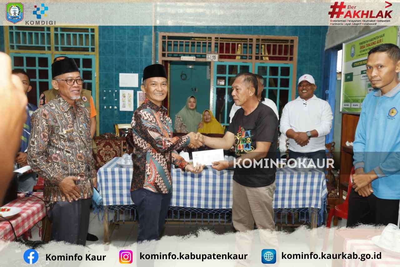Gerak Cepat, Wabup Salurkan Bantuan Korban Puting Beliung
